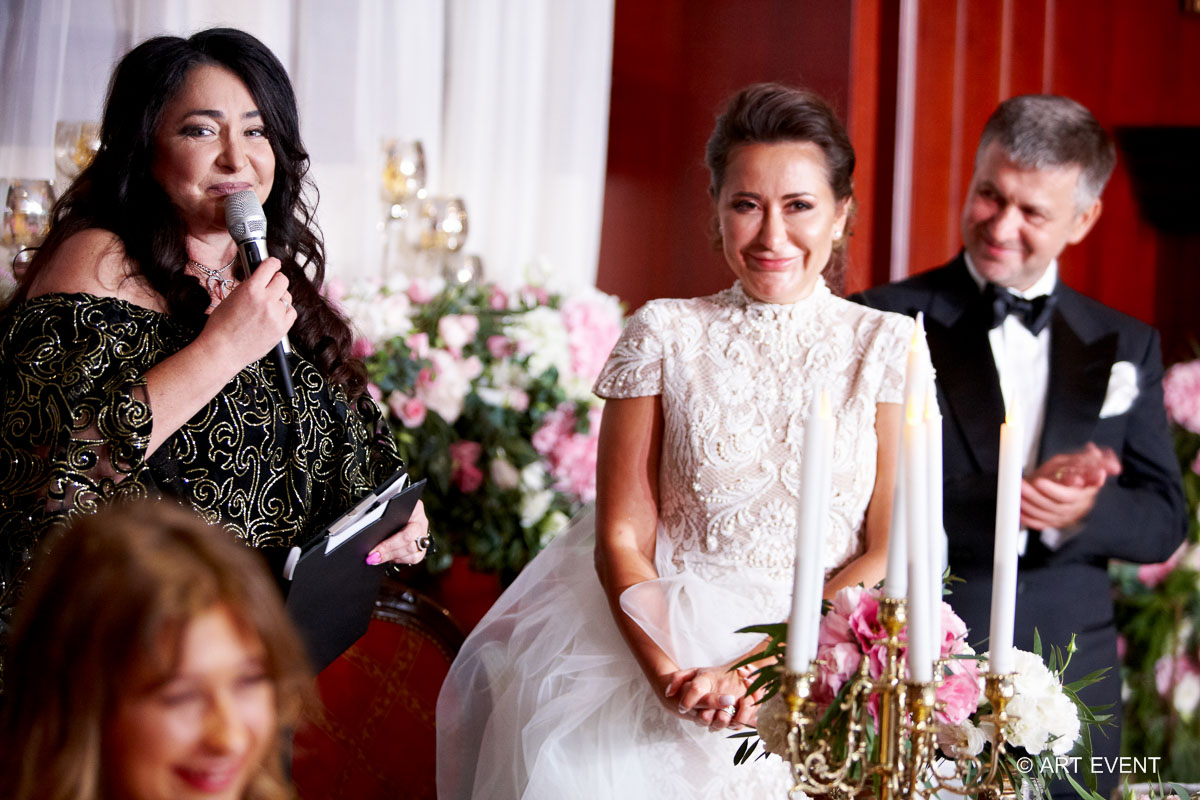 Как выбрать ведущего на свадьбу?