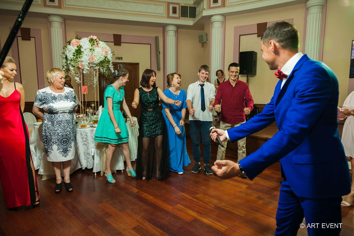 Как выбрать ведущего на свадьбу?