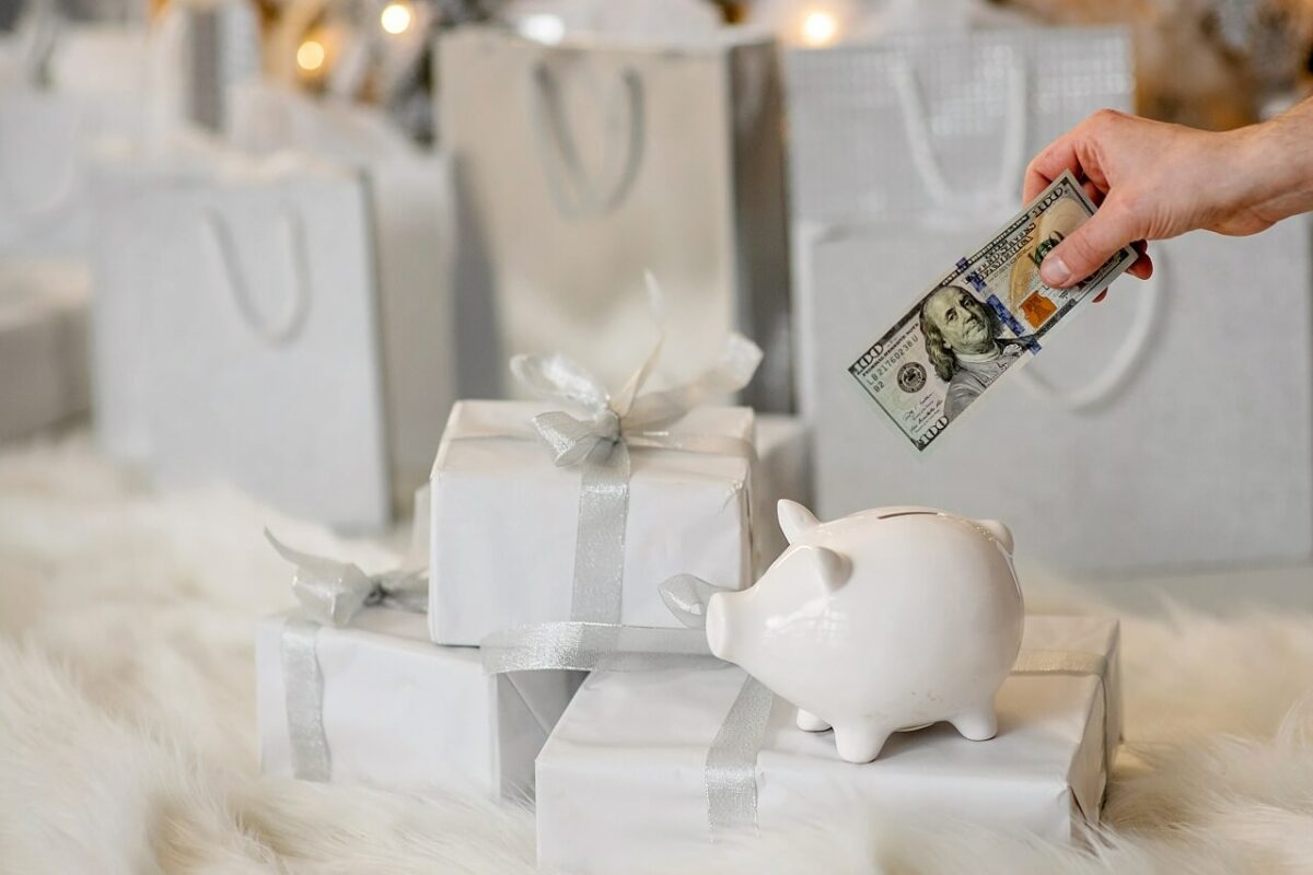 когда дарить деньги на свадьбе?