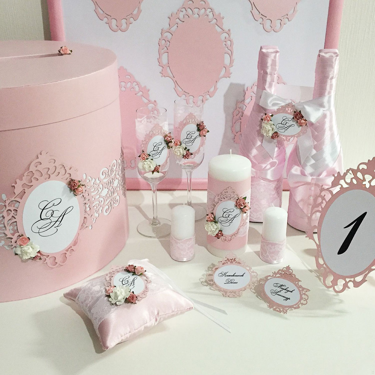 Аксессуары на свадьбе в розовом цвете