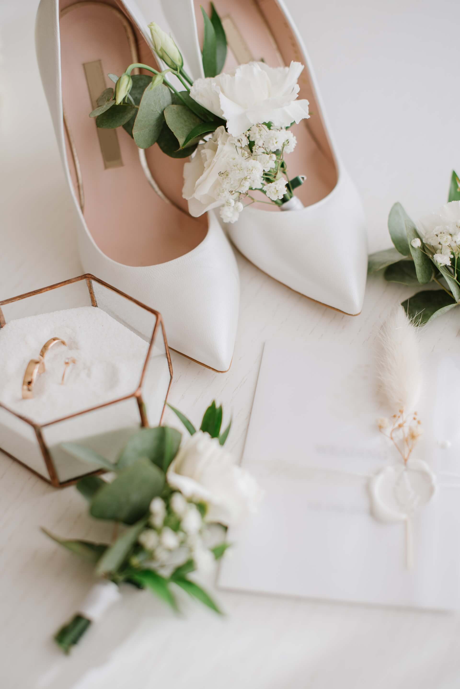 Атрибутика и аксессуары для свадьбы на 30 гостей