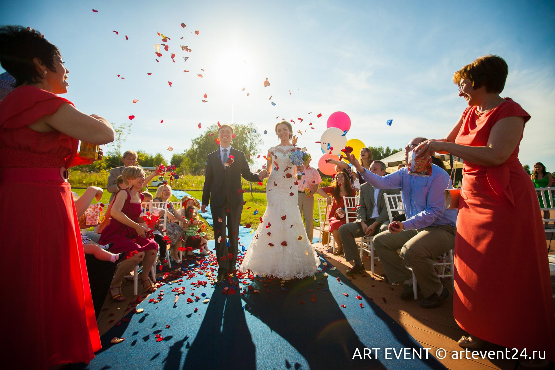гости на церемонии бракосочетания
