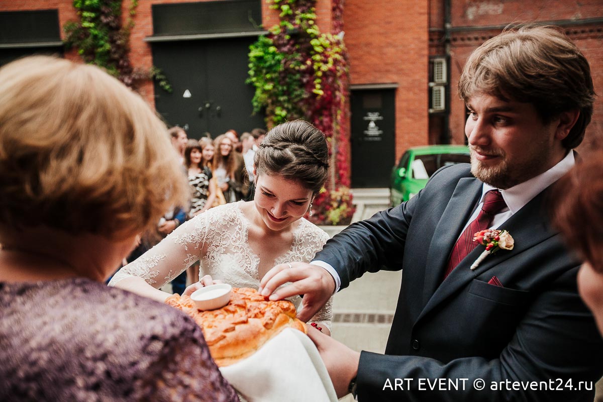 Как проходит сватовство со стороны жениха